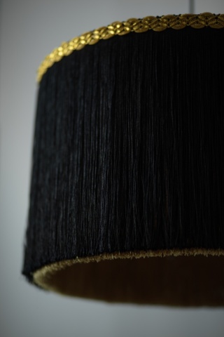 Lampa wisząca LIPSTA 2 z frędzlami czarno złota