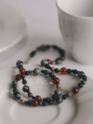 Naszyjnik koralikowy ARABICA 40 cm unisex czarno brązowy