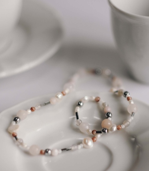 Naszyjnik koralikowy BABYCINNO 39 cm unisex perłowo beżowy