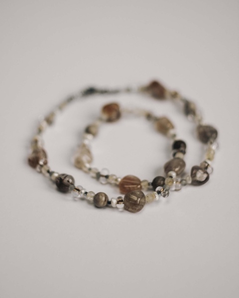 Naszyjnik koralikowy BIAŁA HERBATA 39 cm unisex biało beżowy