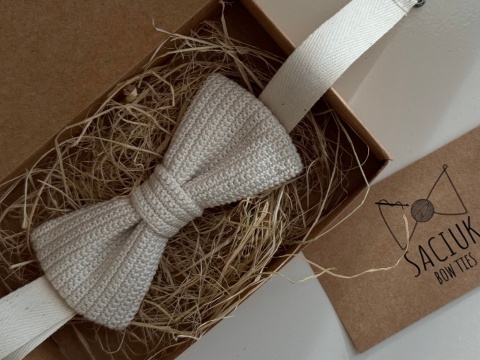 Muszka dziecięca szydełkowa bawełniana beżowa