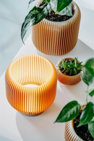 Bezprzewodowa lampa stołowa na dotyk z unikatowym włącznikiem brązowy