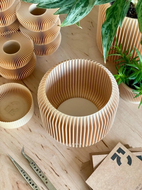 Bezprzewodowa lampa stołowa na dotyk z unikatowym włącznikiem brązowy