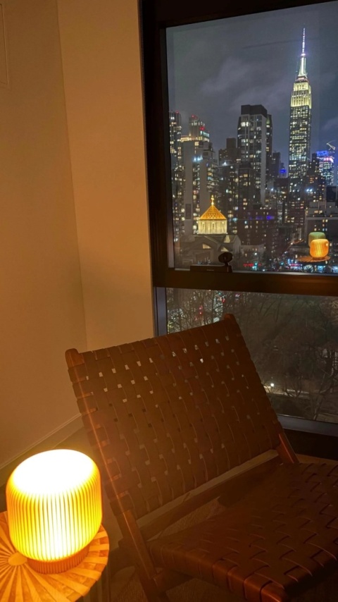 Bezprzewodowa lampa stołowa na dotyk z unikatowym włącznikiem brązowy