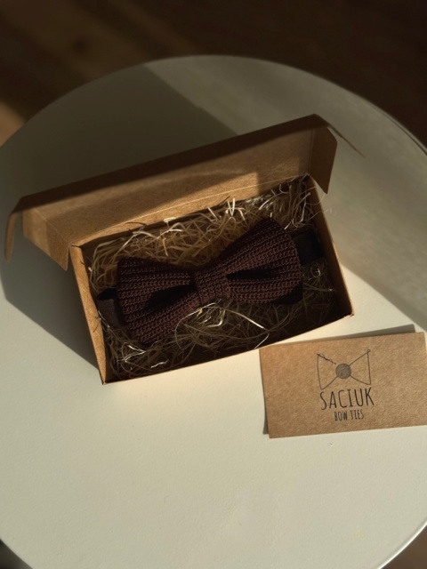 Muszka dziecięca szydełkowa bawełniana brązowa