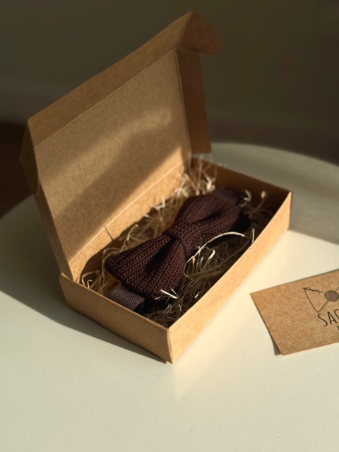 Muszka dziecięca szydełkowa bawełniana brązowa