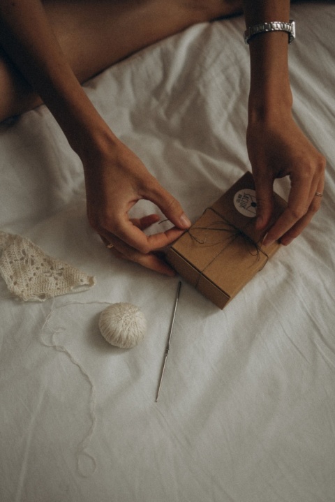 Muszka dziecięca szydełkowa bawełniana brązowa