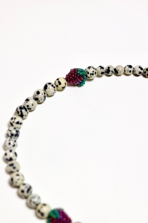 Naszyjnik damski DALMATYŃSKIE JEŻYNY biało czarny