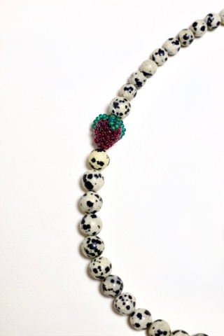 Naszyjnik damski DALMATYŃSKIE JEŻYNY biało czarny