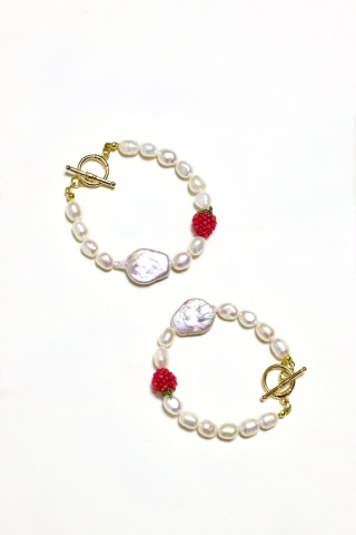 Bransoletka damska MALINY NA PERŁACH jasna