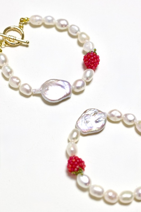 Bransoletka damska MALINY NA PERŁACH jasna