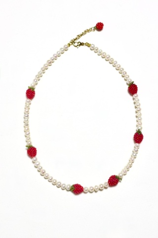 Naszyjnik damski MALINY NA PERŁACH z otwartym zapięciem jasny