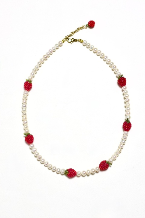 Naszyjnik damski MALINY NA PERŁACH z otwartym zapięciem jasny