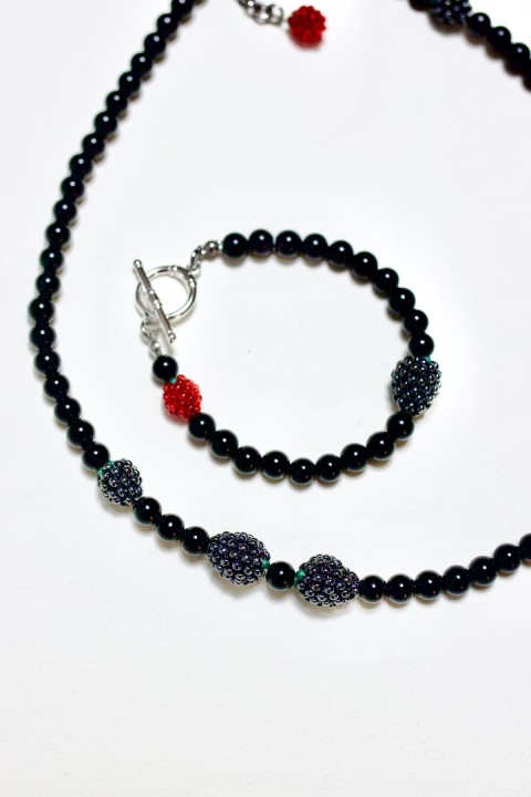 Komplet damski OWOCOWY NA CZARNYM AGACIE naszyjnik i bransoletka ciemny