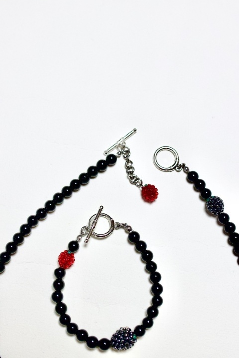 Komplet damski OWOCOWY NA CZARNYM AGACIE naszyjnik i bransoletka ciemny
