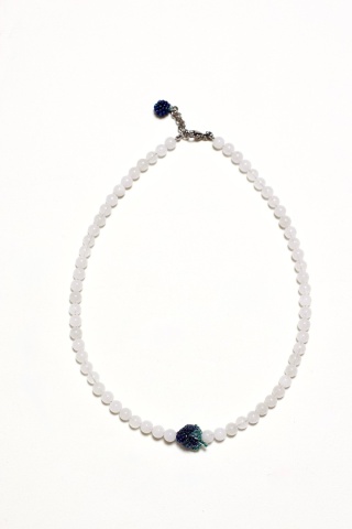 Naszyjnik damski TRUSKAWKA W ŚMIETANIE - jadeit granat