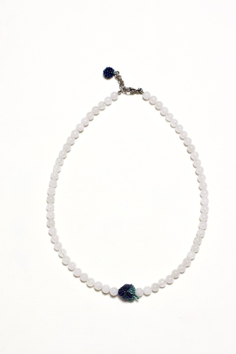 Naszyjnik damski TRUSKAWKA W ŚMIETANIE - jadeit granat