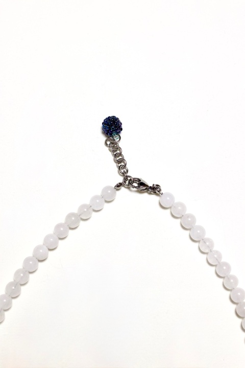 Naszyjnik damski TRUSKAWKA W ŚMIETANIE - jadeit granat