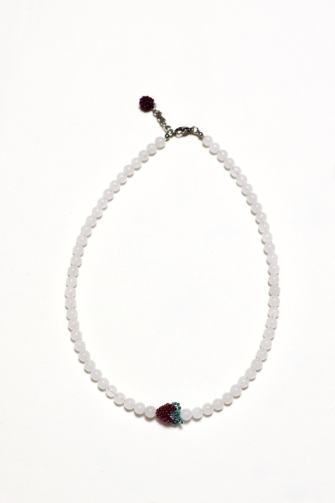 Naszyjnik damski TRUSKAWKA W ŚMIETANIE - Jadeit bordo