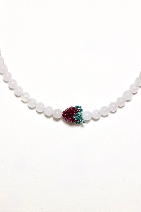 Naszyjnik damski TRUSKAWKA W ŚMIETANIE - Jadeit bordo