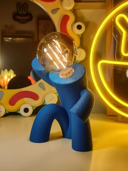 Lampka nocna ŚWIATŁOZIOM ludzikowata niebieska do sypialni, pokoju dziecka