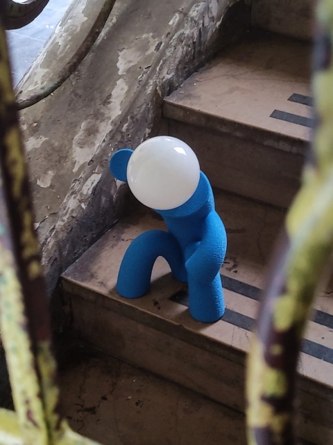 Lampka nocna ŚWIATŁOZIOM ludzikowata niebieska