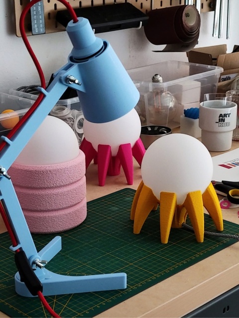 Lampka nocna PAJĄCZEK ze szklanym kloszem ceglana