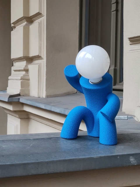 Lampka nocna ŚWIATŁOZIOM ludzikowata ciemna lawenda