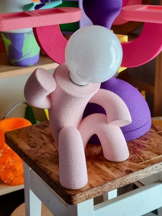 Lampka nocna ŚWIATŁOZIOM ludzikowata blady róż