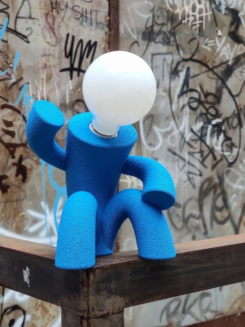 Lampka nocna ŚWIATŁOZIOM ludzikowata czerwona