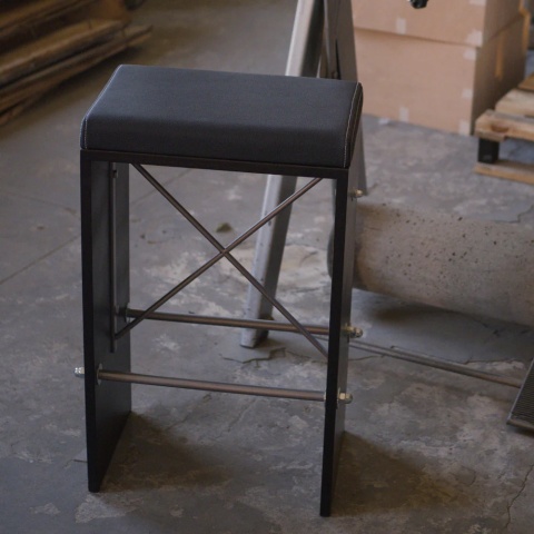 Hoker KANT designerski skóra, drewno, metal czarny