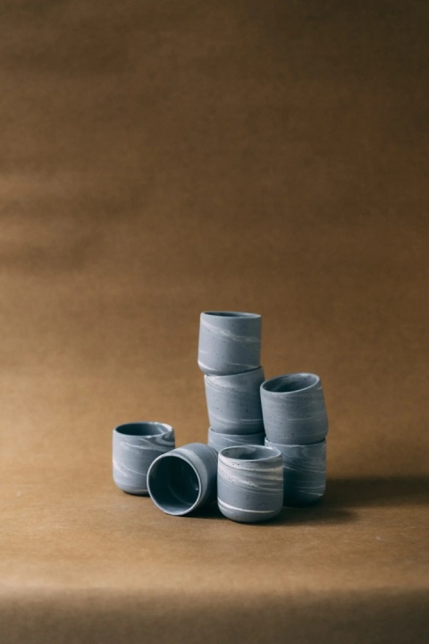 Kubek ceramiczny PopUp BRZASK 200 ml szkliwiony i barwiowny idealny do napojów niebiesko biały