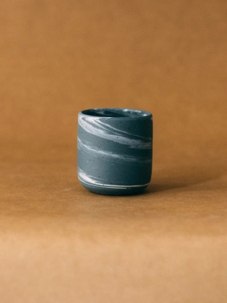 Kubek ceramiczny PopUp SMOG 200 ml szkliwiony i barwiowny idealny do napojów szaro biały