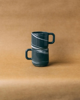 Kubek ceramiczny PopUp SMOG z uchem 300 ml szkliwiony i barwiowny idealny do napojów szaro biały