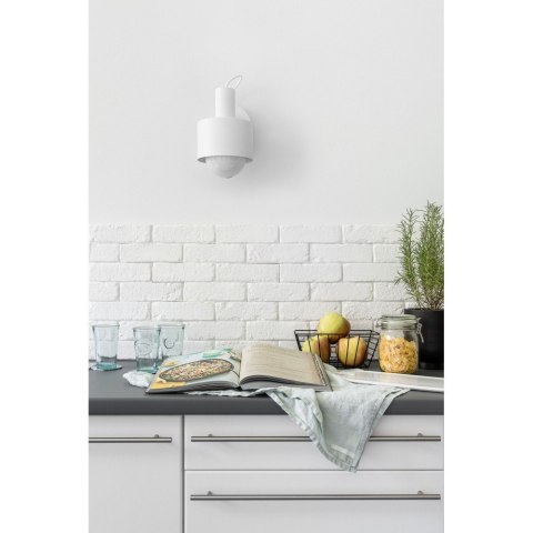 Lampa ścienna ENKEL W biała regulowana do salonu, korytarza lub sypialni
