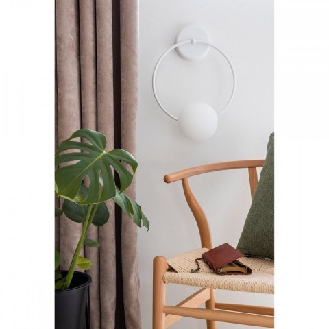 Lampa ścienna FUPPU B biała do salonu, korytarza lub sypialni