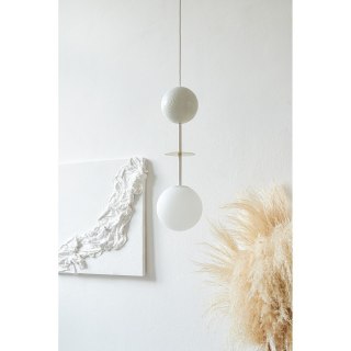 Lampa wisząca OIO A biała z mosiądzem szczotkowanym do salonu, jadalni  