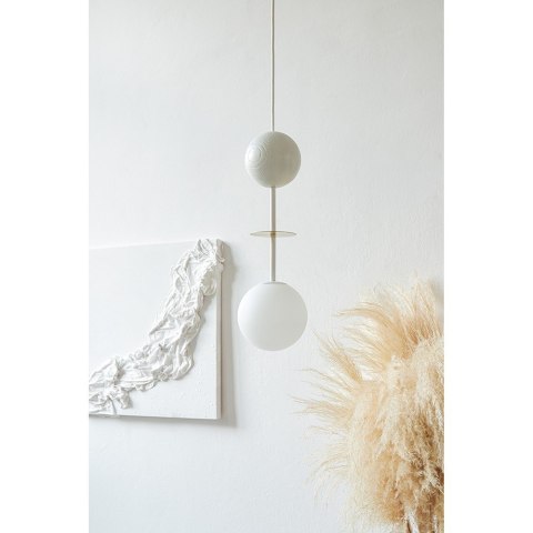 Lampa wisząca OIO A biała z mosiądzem szczotkowanym do salonu, jadalni  
