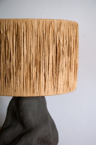 Lampa stołowa TERES na ceramicznej podstawie brązowa reflowana do salonu, sypialni lub biura