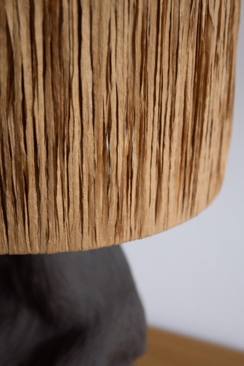 Lampa stołowa TERES na ceramicznej podstawie brązowa reflowana do salonu, sypialni lub biura