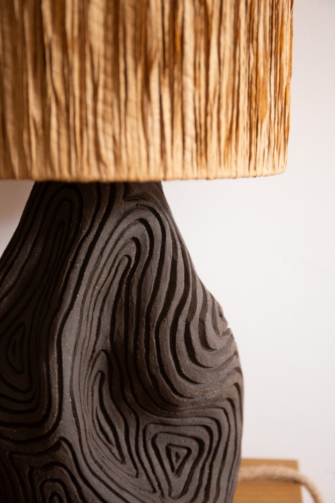 Lampa stołowa TERRA na ceramicznej podstawie brązowa reflowana do salonu, sypialni lub biura