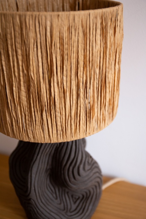 Lampa stołowa TERRA na ceramicznej podstawie brązowa reflowana do salonu, sypialni lub biura