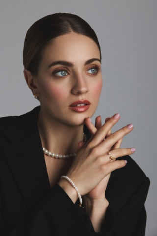 Bransoletka damska z pereł naturalnych wykończona żółtym złotem elegancka dla kobiet
