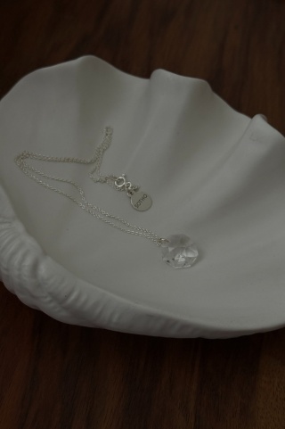 Naszyjnik damski srebrny z bezbarwnym kryształem SWAROVSKI® CRYSTAL elegancki dla kobiet