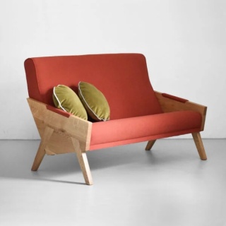 Sofa ENI dwuosobowa z litego drewna nowoczesna do salonu