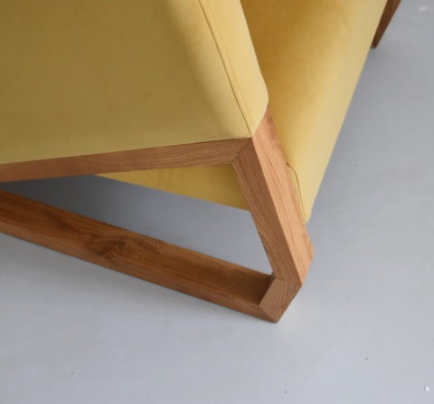 Fotel tapicerowany ZGRAB lite drewno elegancki do salonu