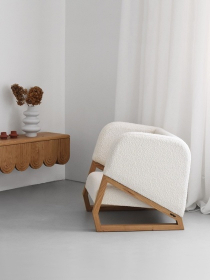 Fotel tapicerowany ZGRAB lite drewno elegancki do salonu