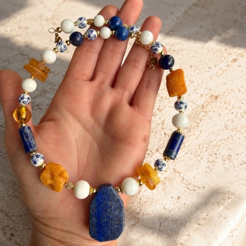 Naszyjnik SIROCCO BLU lapis lazuli, bursztyn i agat elegancka biżuteria dla kobiet