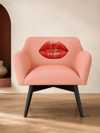 Fotel tapicerowany POP-ART kiss designerski blady róż do salonu lub sypialni