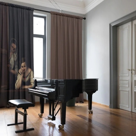 Komplet 2 szt zasłon zaciemniających WINDOW welurowe designerskie z grafiką
